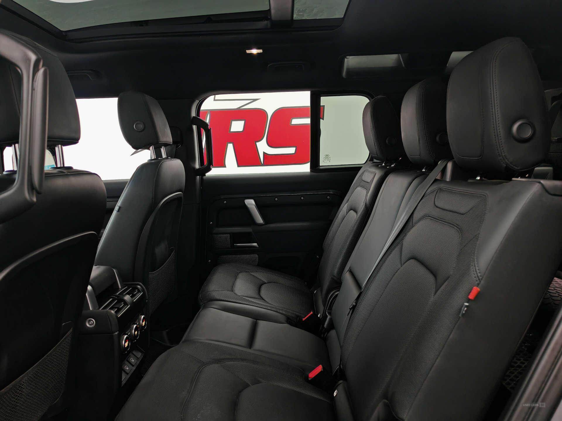 Oct 2022 Land Rover Defender 3.0 D300 X-Dynamic SE 110 5dr Auto [7 Seat]