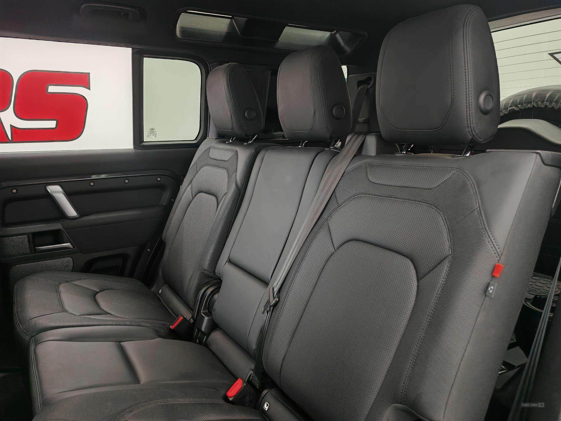 Oct 2022 Land Rover Defender 3.0 D300 X-Dynamic SE 110 5dr Auto [7 Seat]