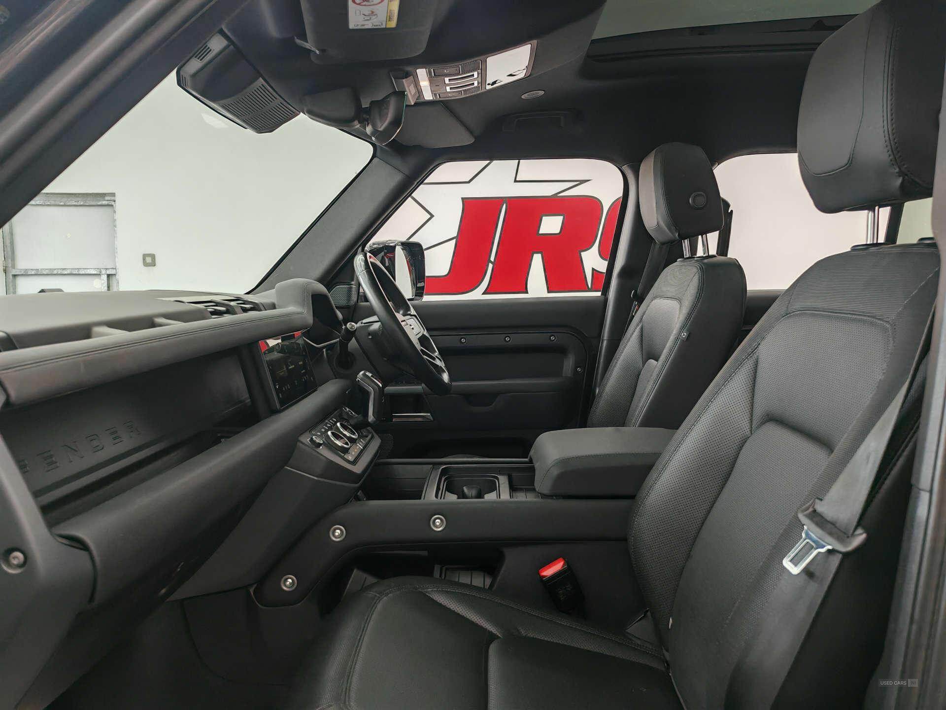 Oct 2022 Land Rover Defender 3.0 D300 X-Dynamic SE 110 5dr Auto [7 Seat]