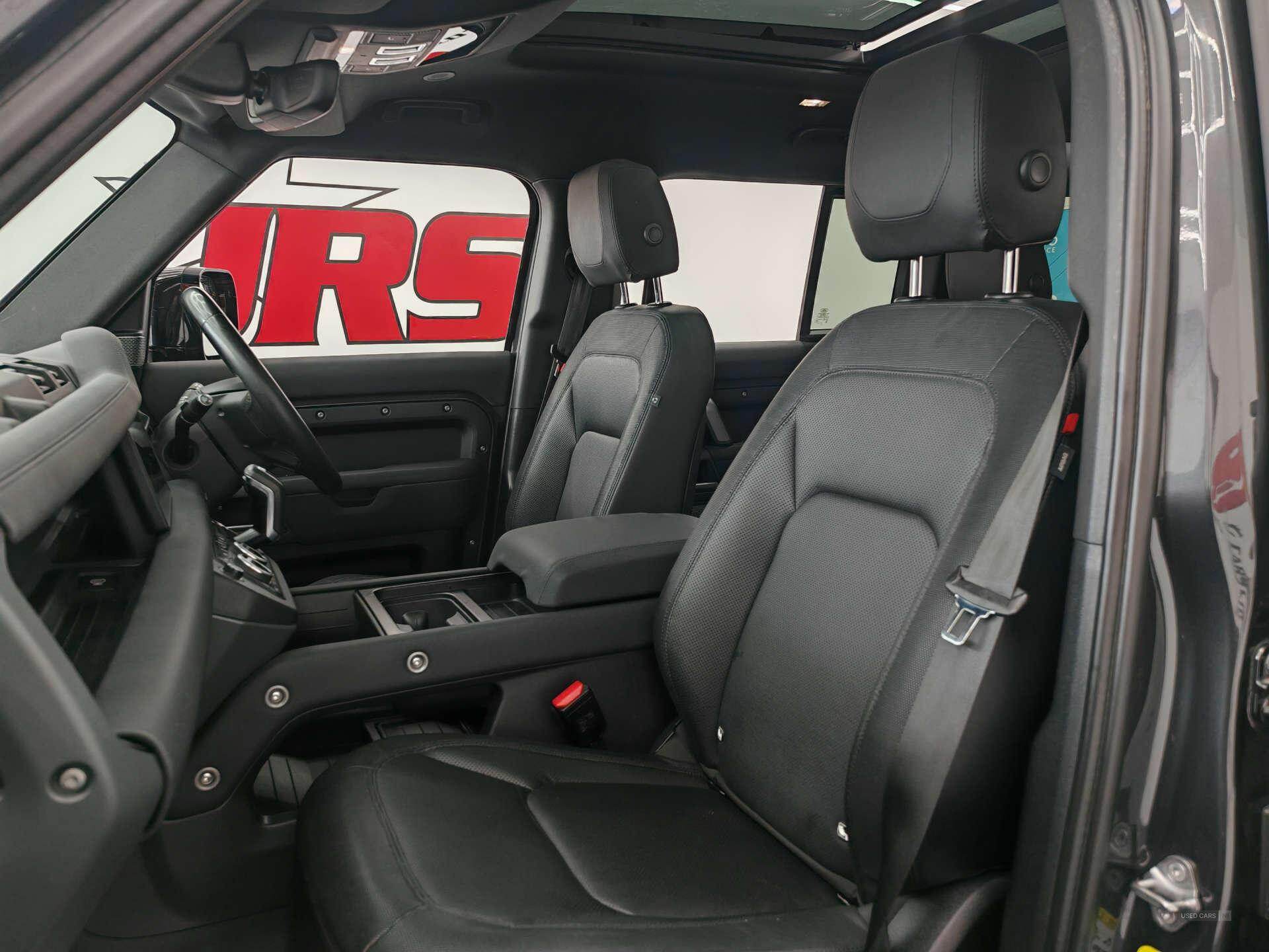 Oct 2022 Land Rover Defender 3.0 D300 X-Dynamic SE 110 5dr Auto [7 Seat]