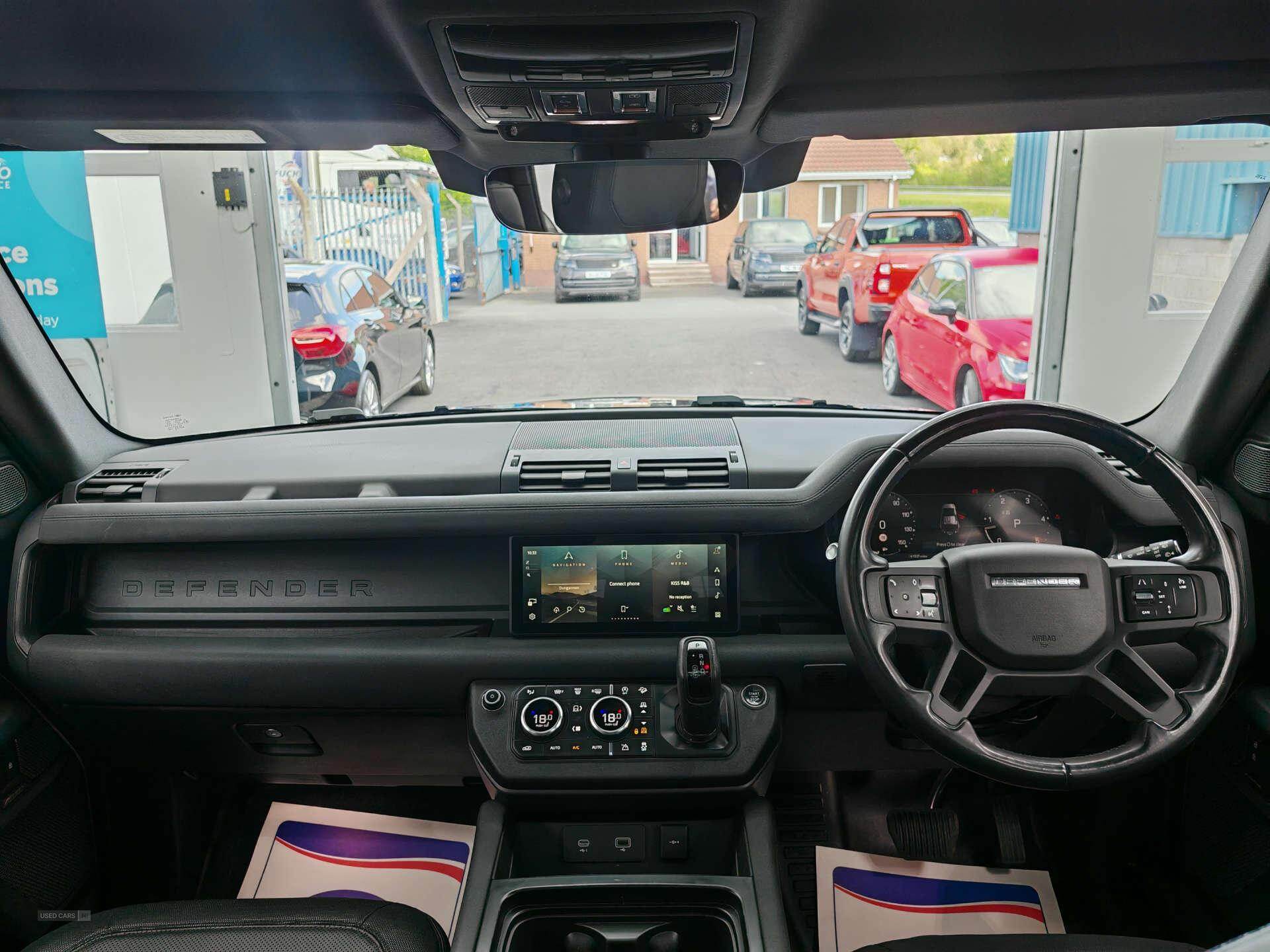 Oct 2022 Land Rover Defender 3.0 D300 X-Dynamic SE 110 5dr Auto [7 Seat]