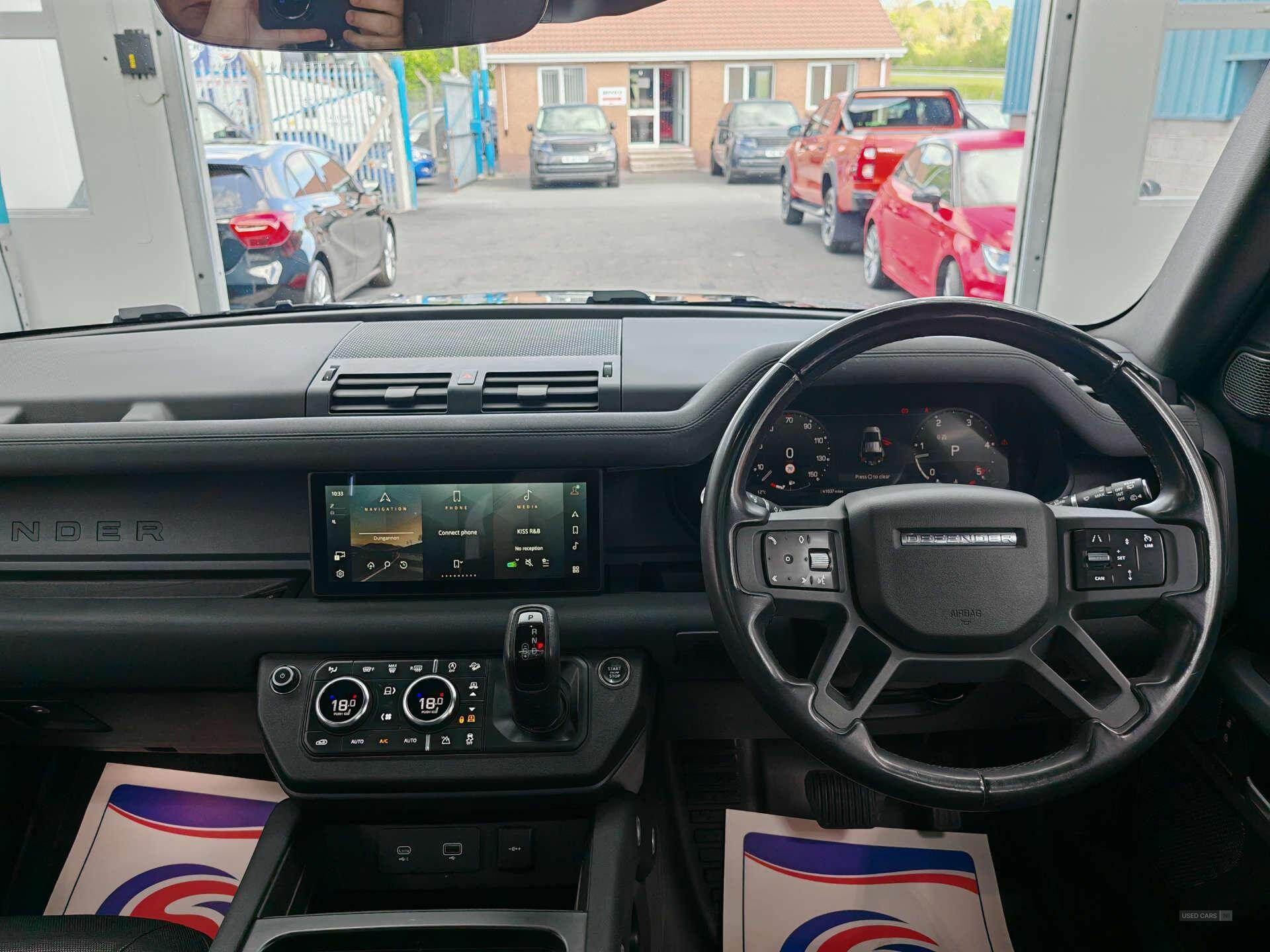 Oct 2022 Land Rover Defender 3.0 D300 X-Dynamic SE 110 5dr Auto [7 Seat]