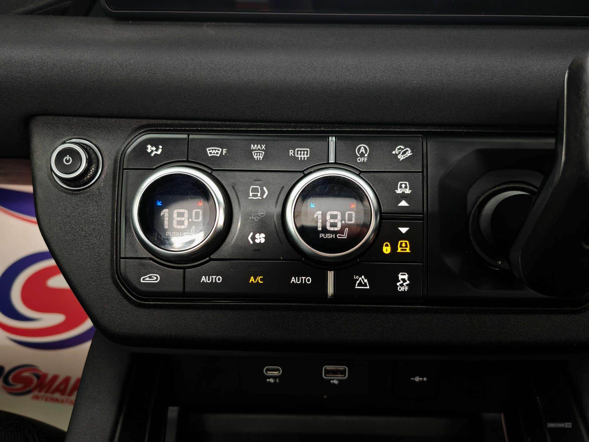 Oct 2022 Land Rover Defender 3.0 D300 X-Dynamic SE 110 5dr Auto [7 Seat]