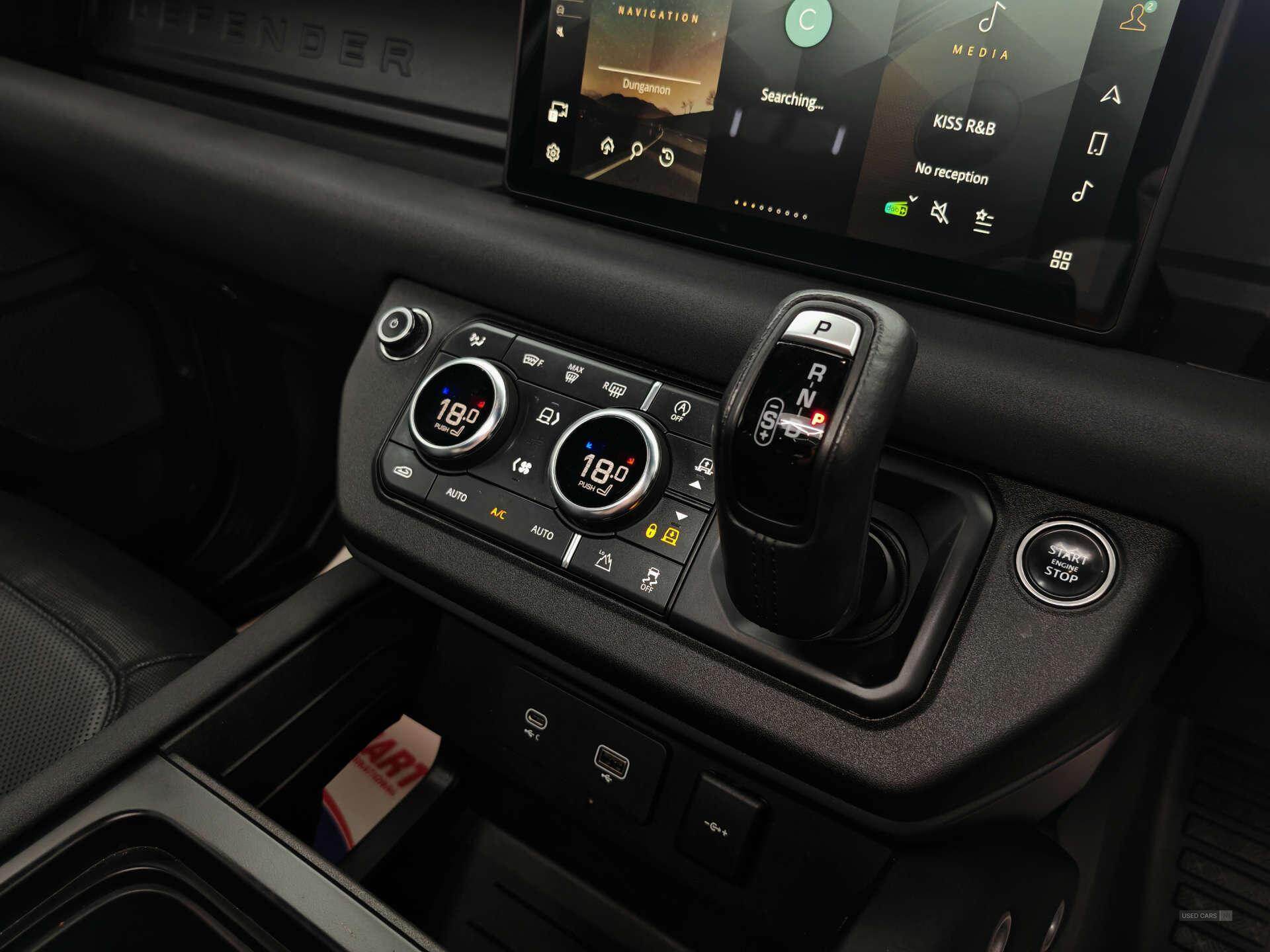 Oct 2022 Land Rover Defender 3.0 D300 X-Dynamic SE 110 5dr Auto [7 Seat]