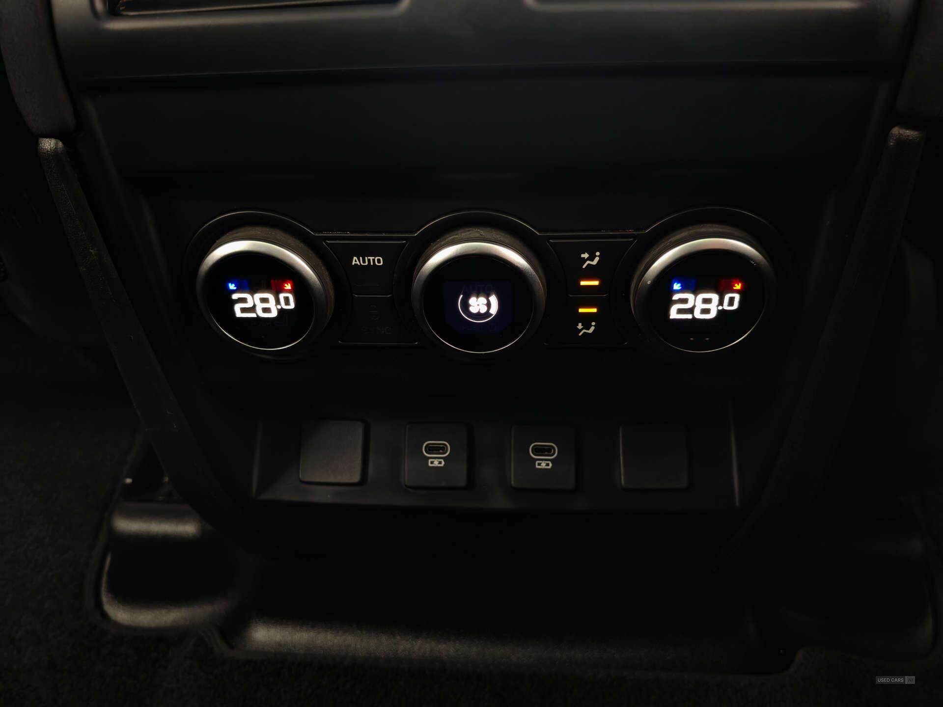 Oct 2022 Land Rover Defender 3.0 D300 X-Dynamic SE 110 5dr Auto [7 Seat]