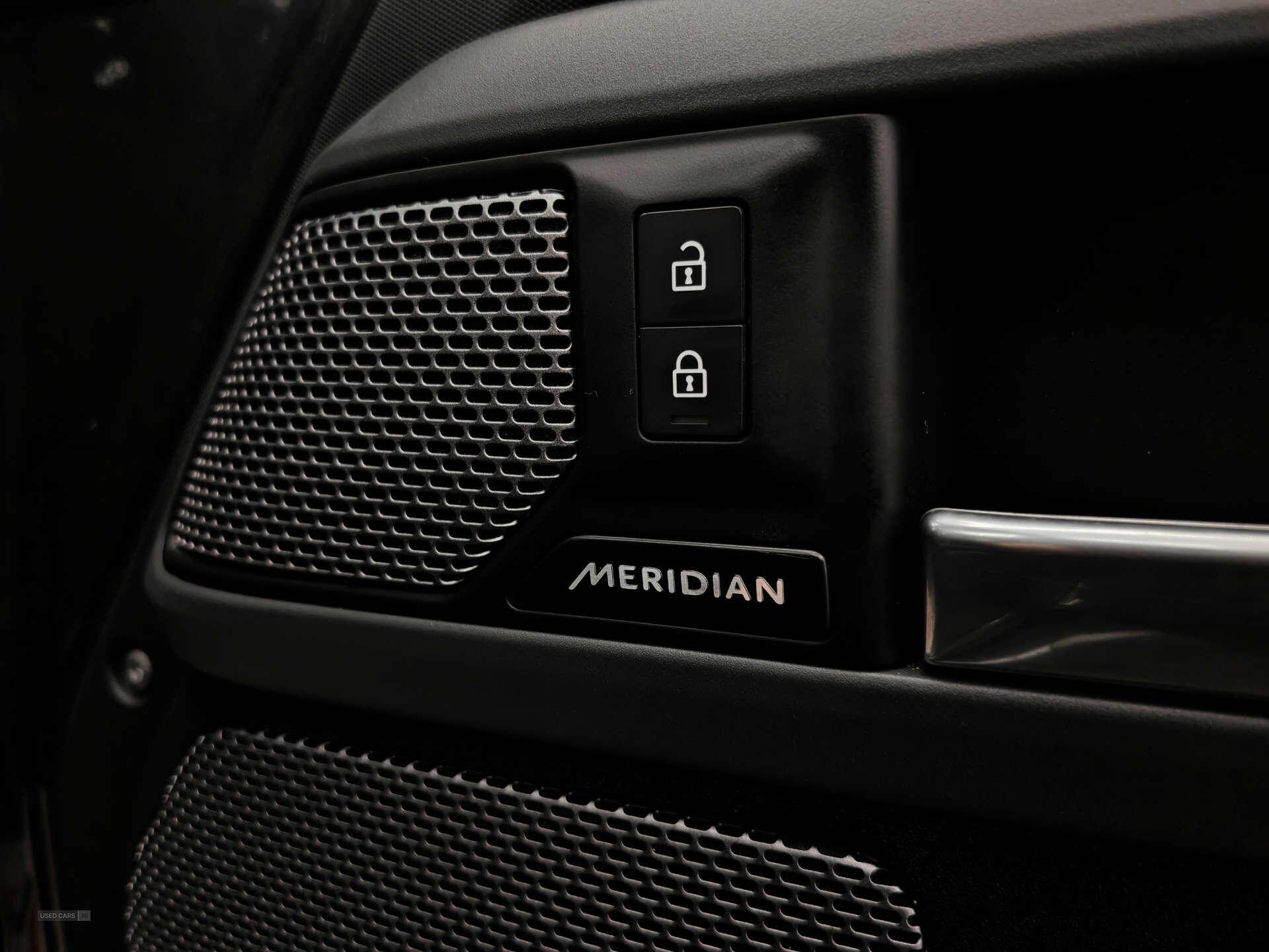 Oct 2022 Land Rover Defender 3.0 D300 X-Dynamic SE 110 5dr Auto [7 Seat]