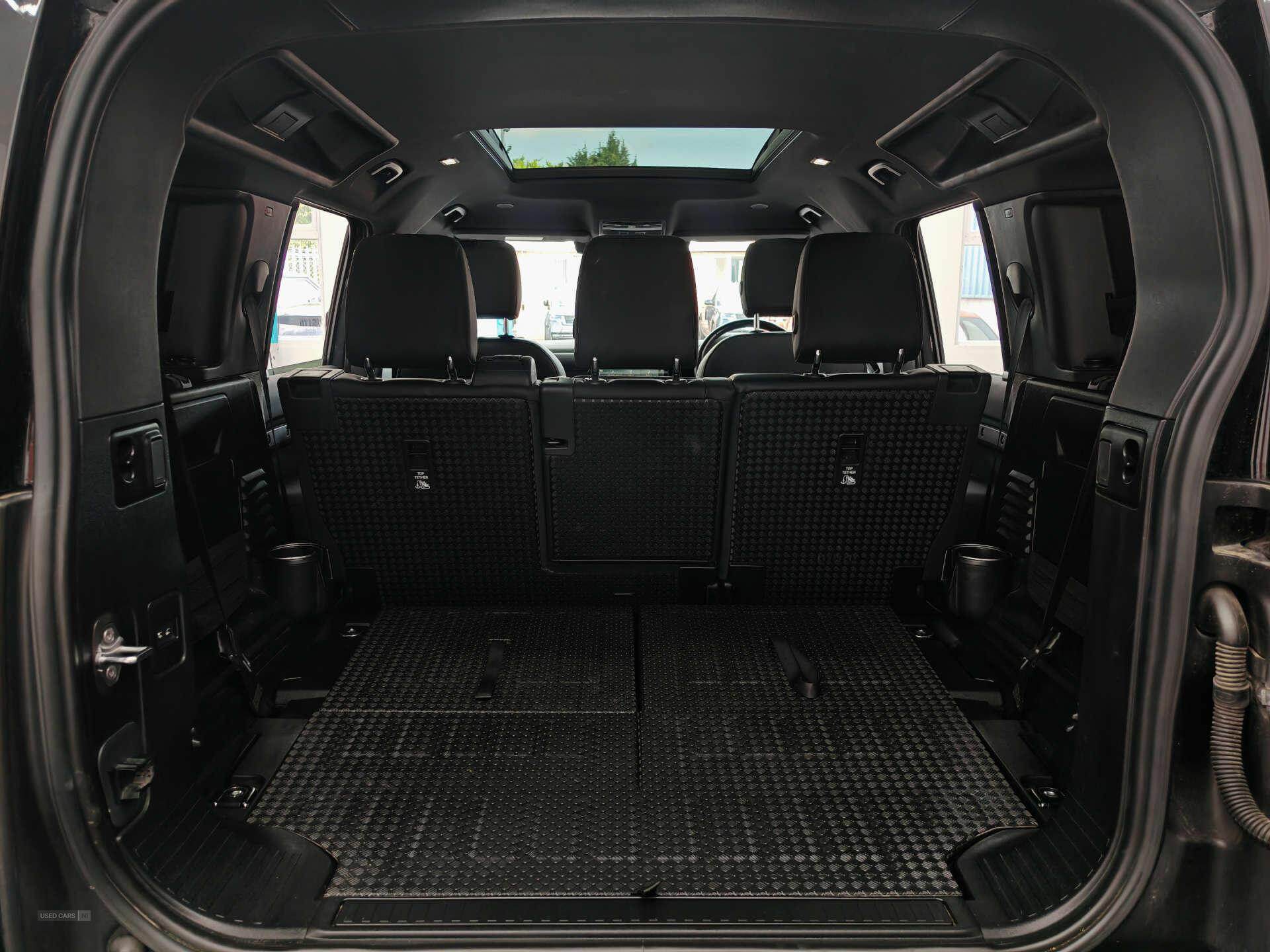 Oct 2022 Land Rover Defender 3.0 D300 X-Dynamic SE 110 5dr Auto [7 Seat]