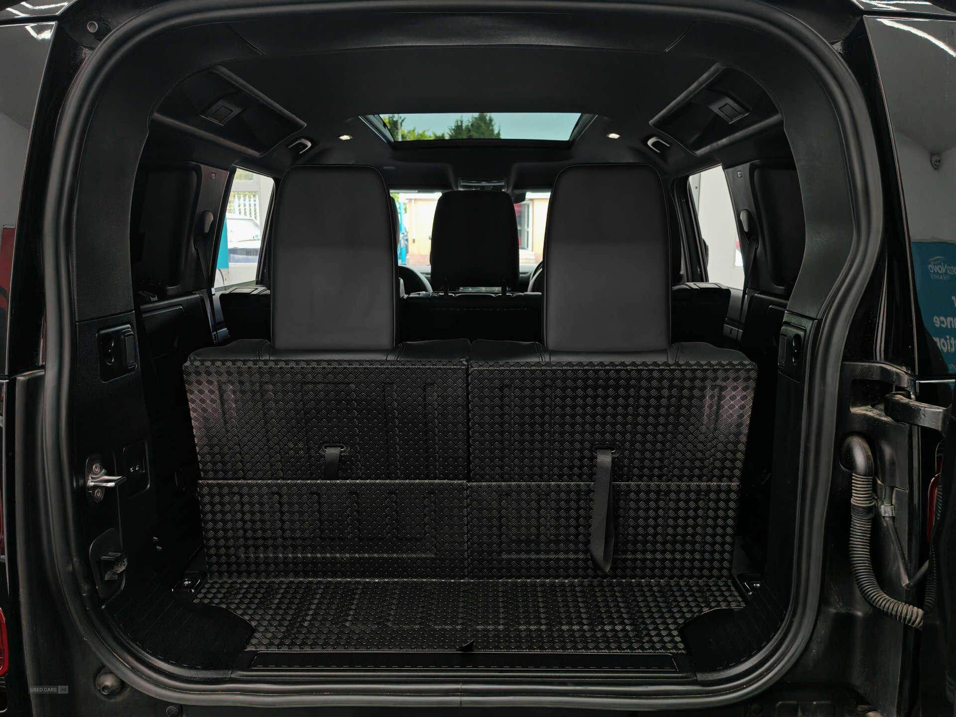 Oct 2022 Land Rover Defender 3.0 D300 X-Dynamic SE 110 5dr Auto [7 Seat]