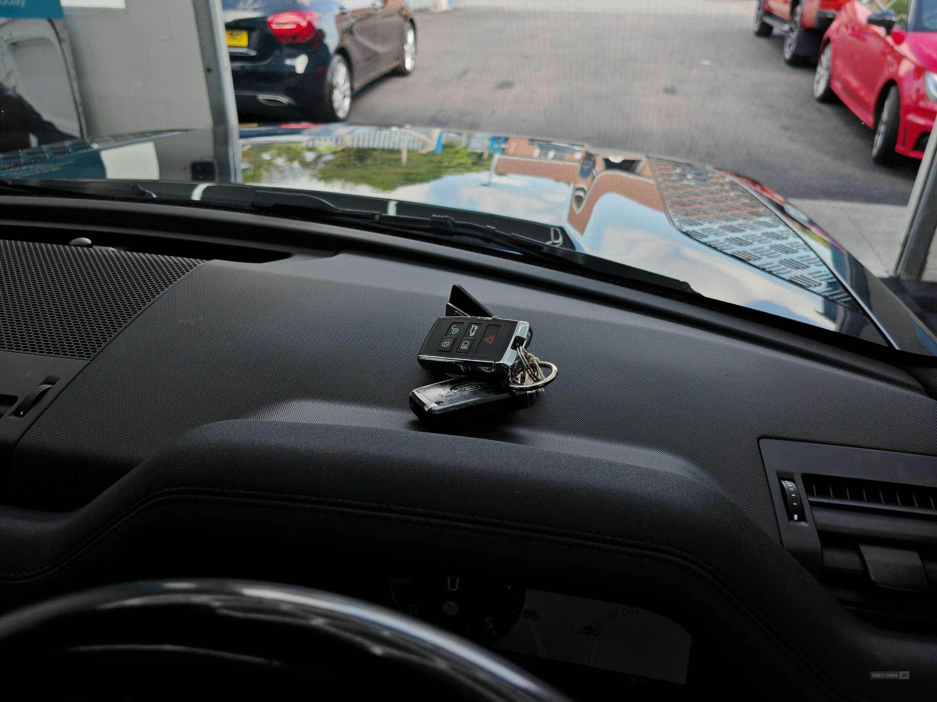 Oct 2022 Land Rover Defender 3.0 D300 X-Dynamic SE 110 5dr Auto [7 Seat]