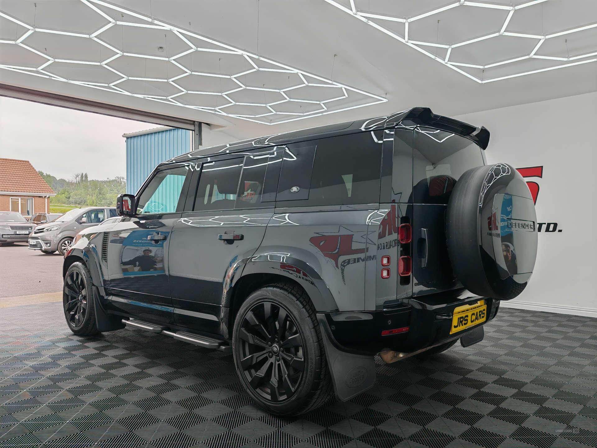 Oct 2022 Land Rover Defender 3.0 D300 X-Dynamic SE 110 5dr Auto [7 Seat]
