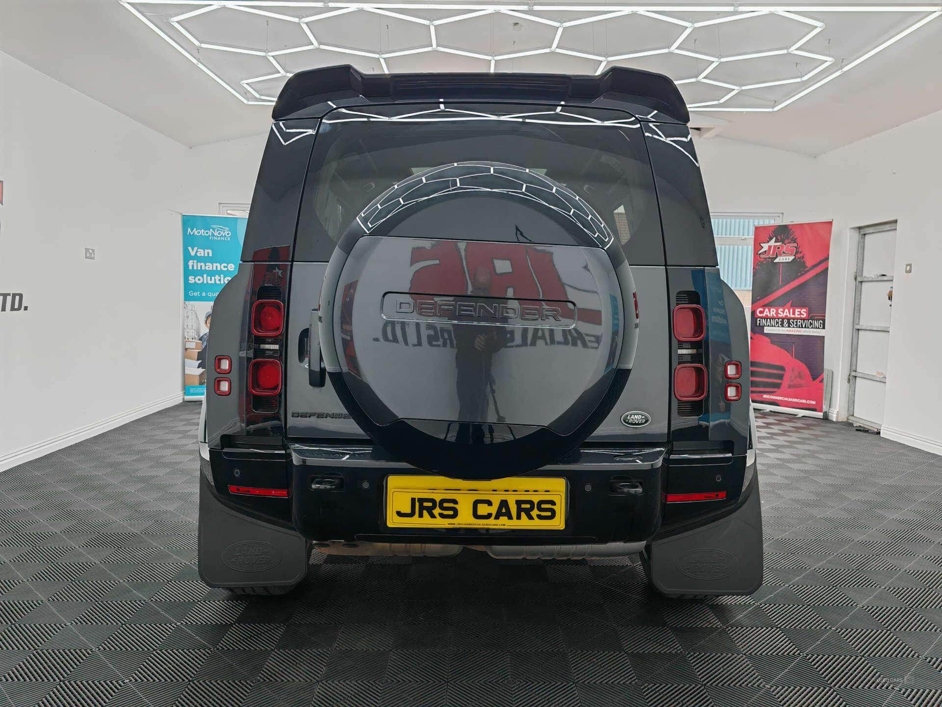 Oct 2022 Land Rover Defender 3.0 D300 X-Dynamic SE 110 5dr Auto [7 Seat]