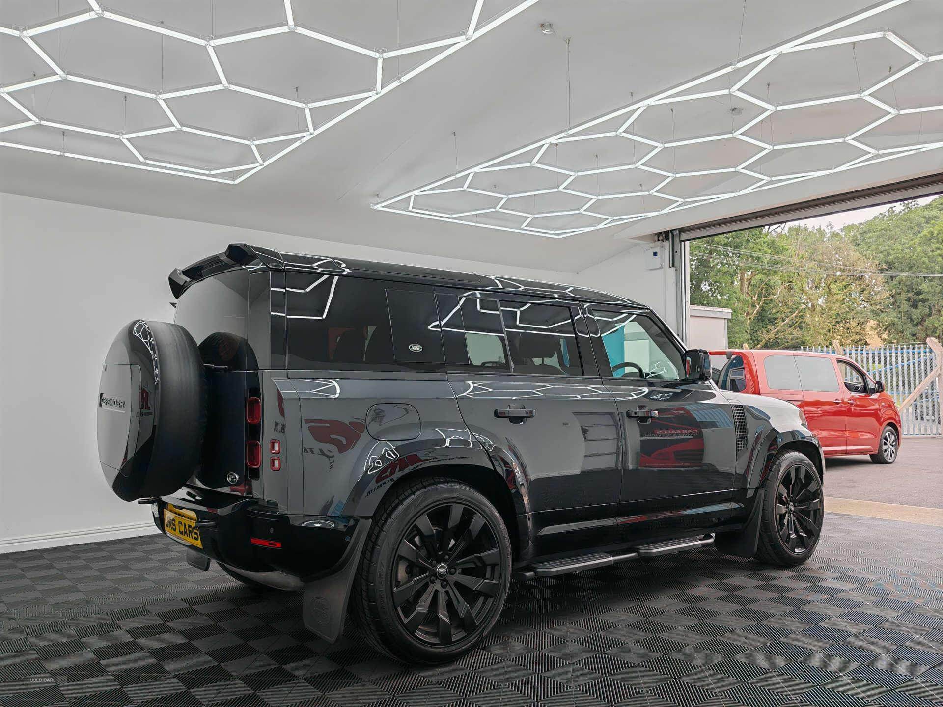 Oct 2022 Land Rover Defender 3.0 D300 X-Dynamic SE 110 5dr Auto [7 Seat]