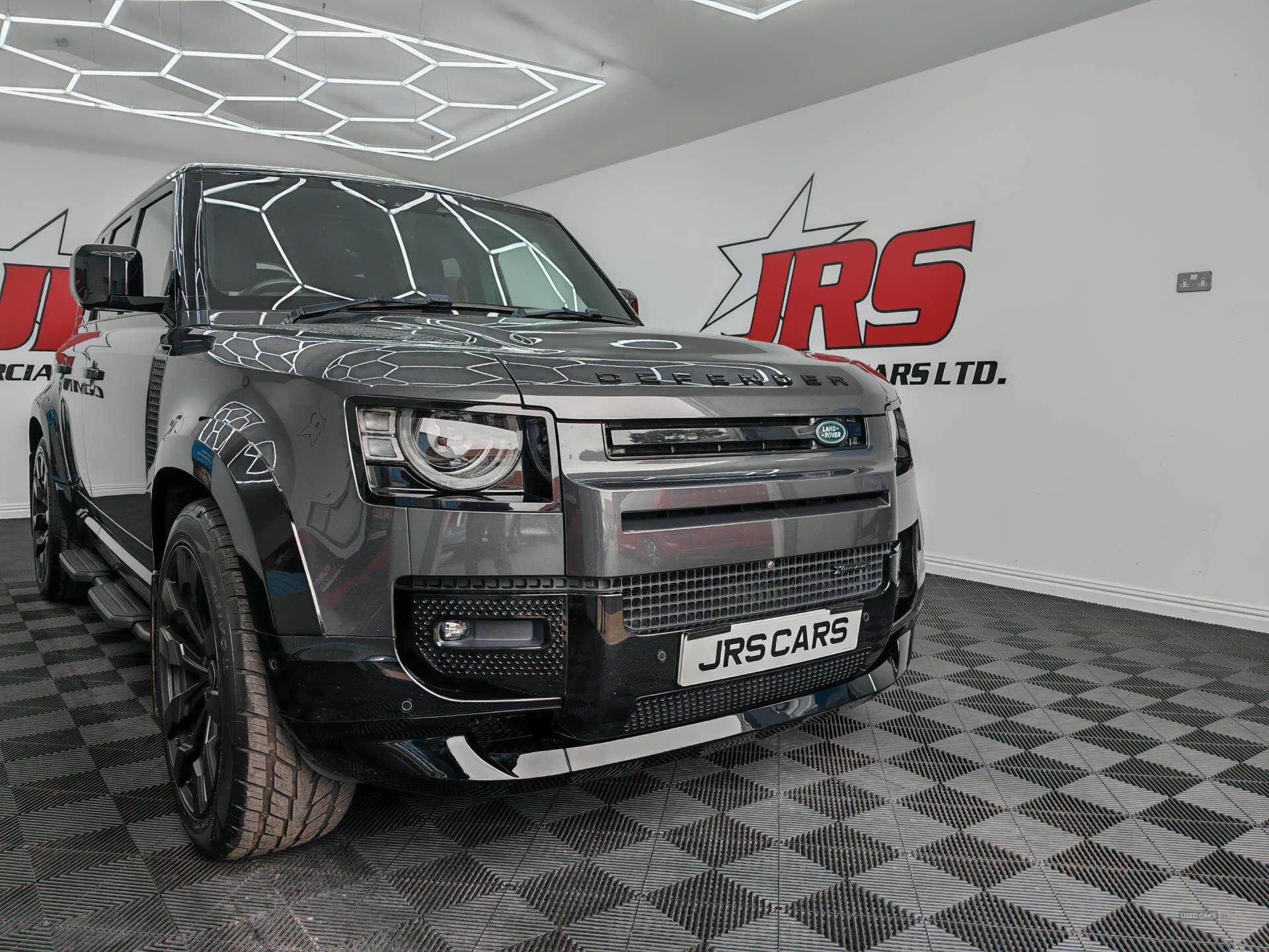 Oct 2022 Land Rover Defender 3.0 D300 X-Dynamic SE 110 5dr Auto [7 Seat]