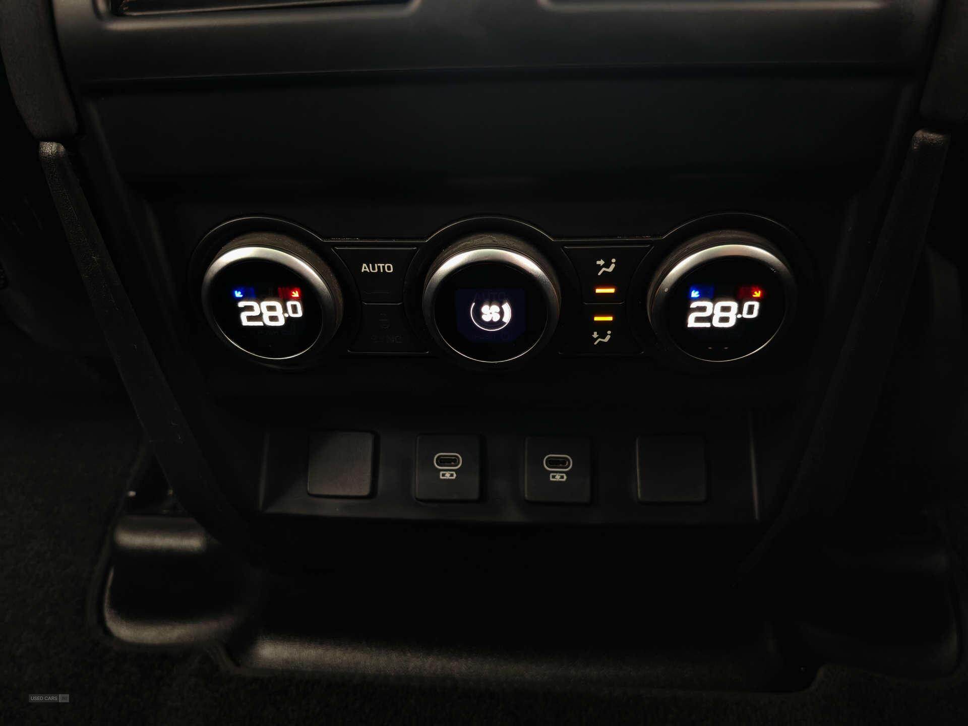 Oct 2022 Land Rover Defender 3.0 D300 X-Dynamic SE 110 5dr Auto [7 Seat]