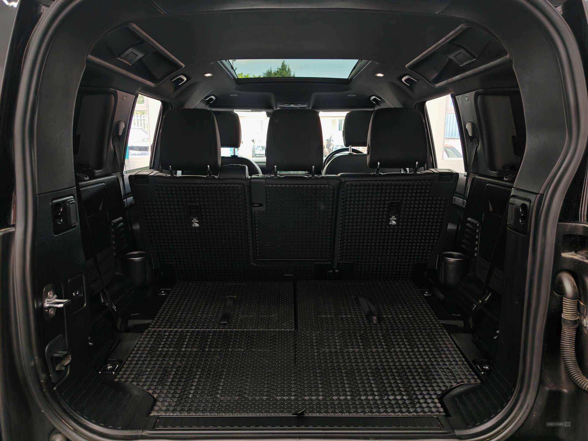 Oct 2022 Land Rover Defender 3.0 D300 X-Dynamic SE 110 5dr Auto [7 Seat]