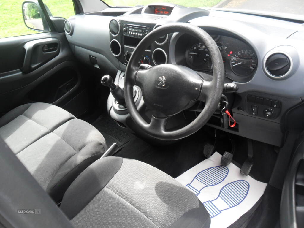 Car Thumbnail 16