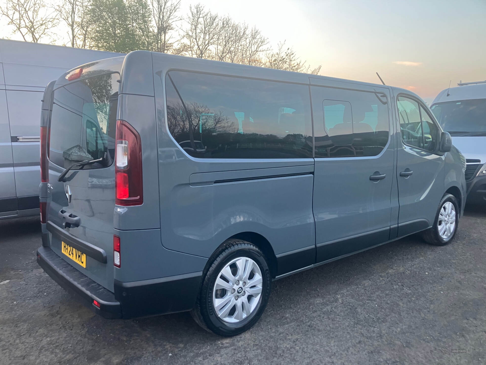 Jun 2024 Renault Trafic LL30 Blue dCi 170 Extra [Safety] 9 Seater EDC