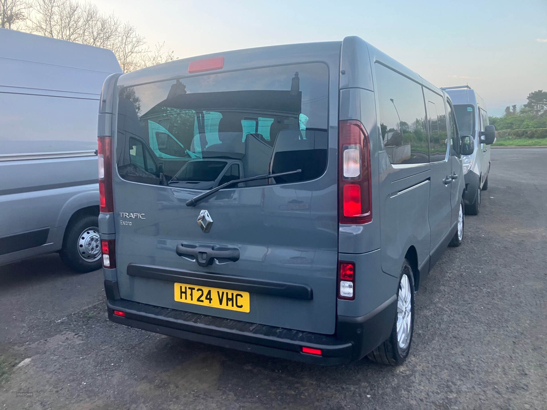 Jun 2024 Renault Trafic LL30 Blue dCi 170 Extra [Safety] 9 Seater EDC