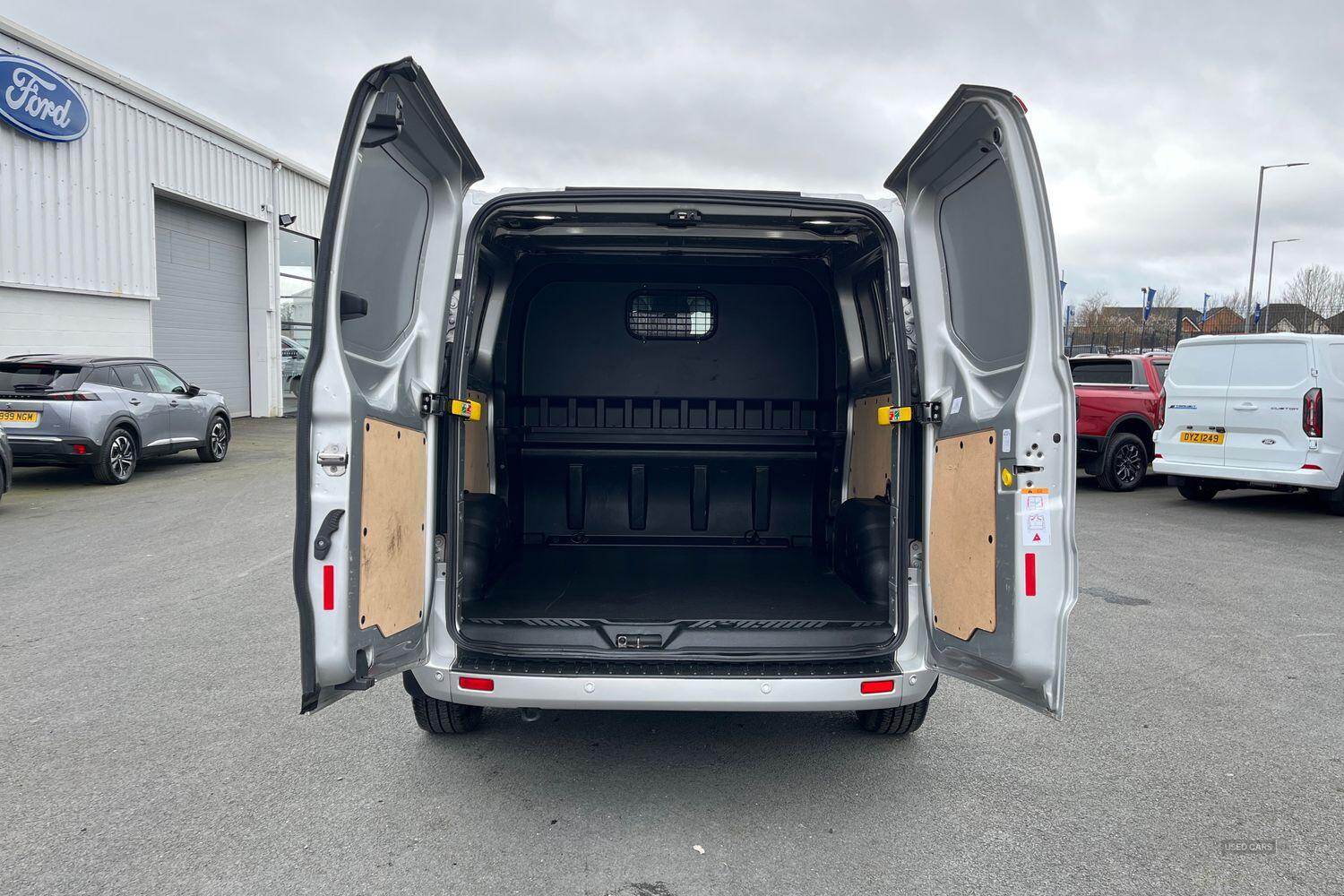 Nov 2022 Ford Transit Custom 2.0 EcoBlue 170ps Low Roof D/Cab Limited Van Auto