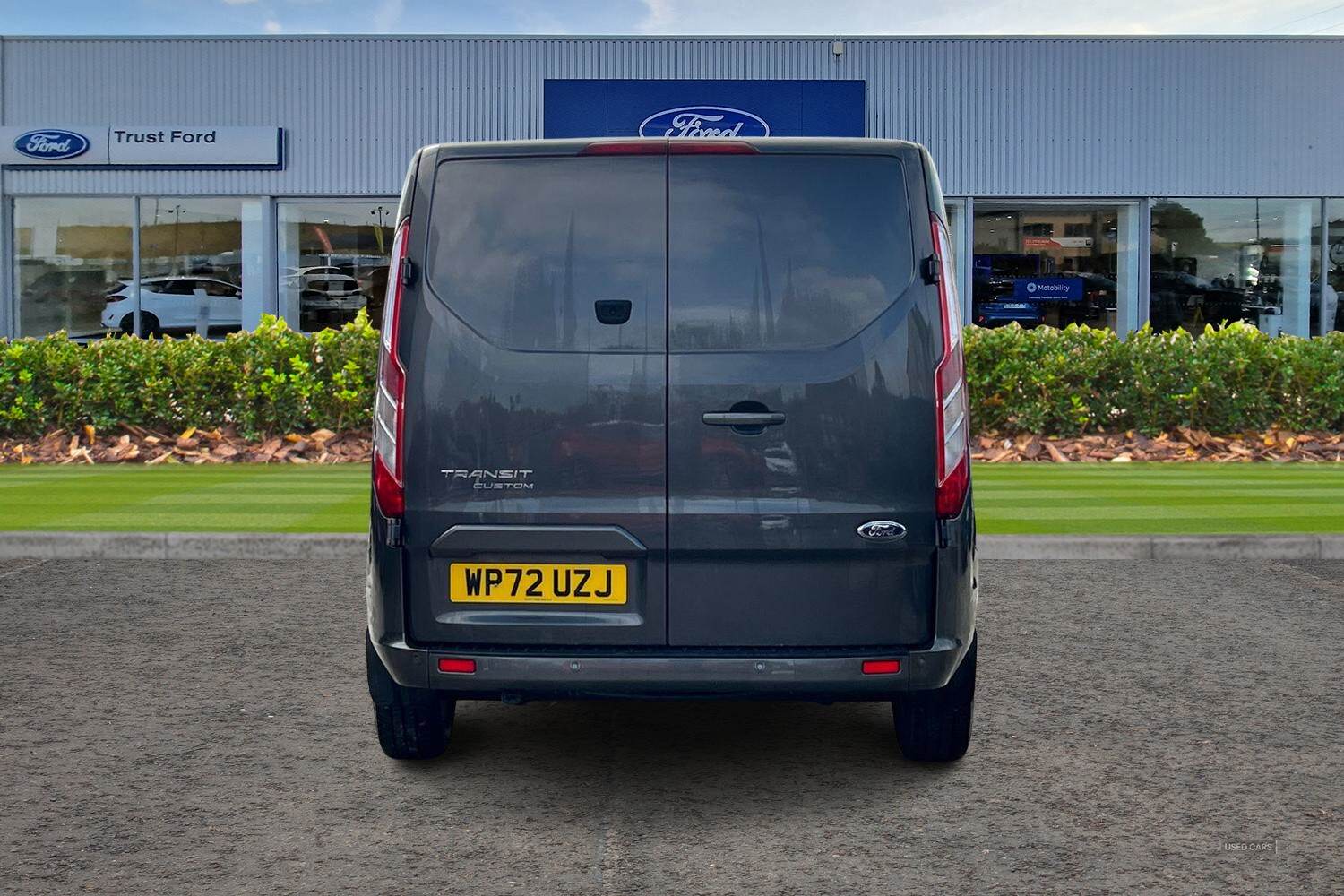 Nov 2022 Ford Transit Custom 2.0 EcoBlue 170ps Low Roof D/Cab Limited Van Auto