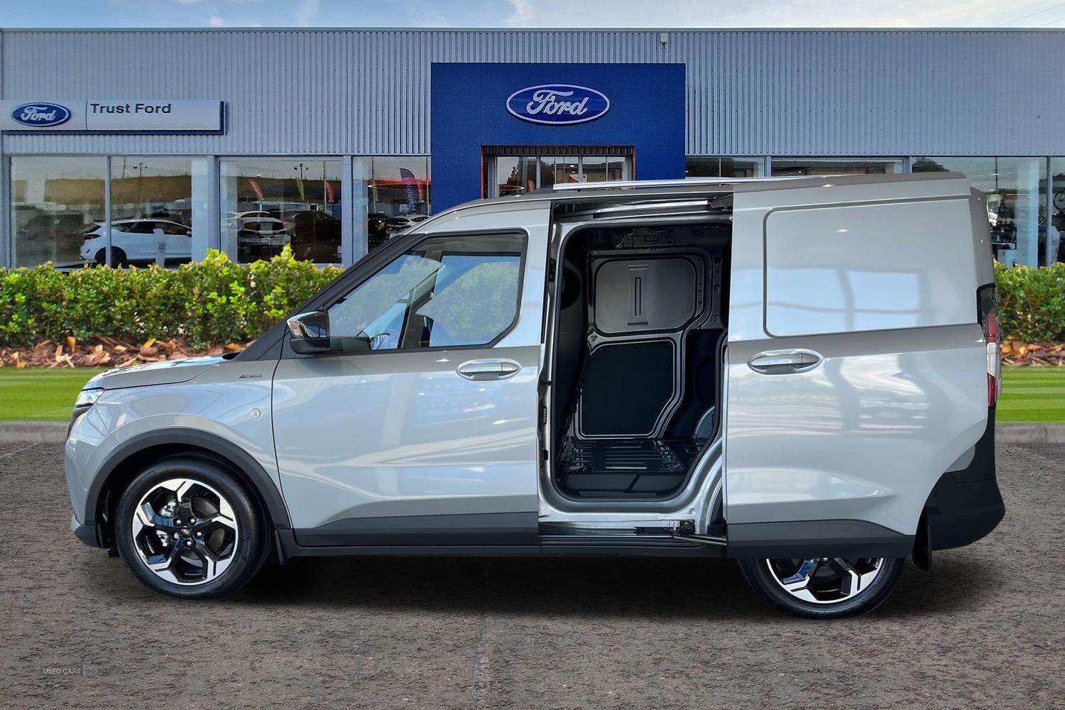 Ford Transit Courier Active 1.5 EcoBlue 100PS 6.2 6SPD Manual, FRONT AND REAR MUDFLAPS, LED LOAD LIGHTS, SAT NAV, IN STOCK