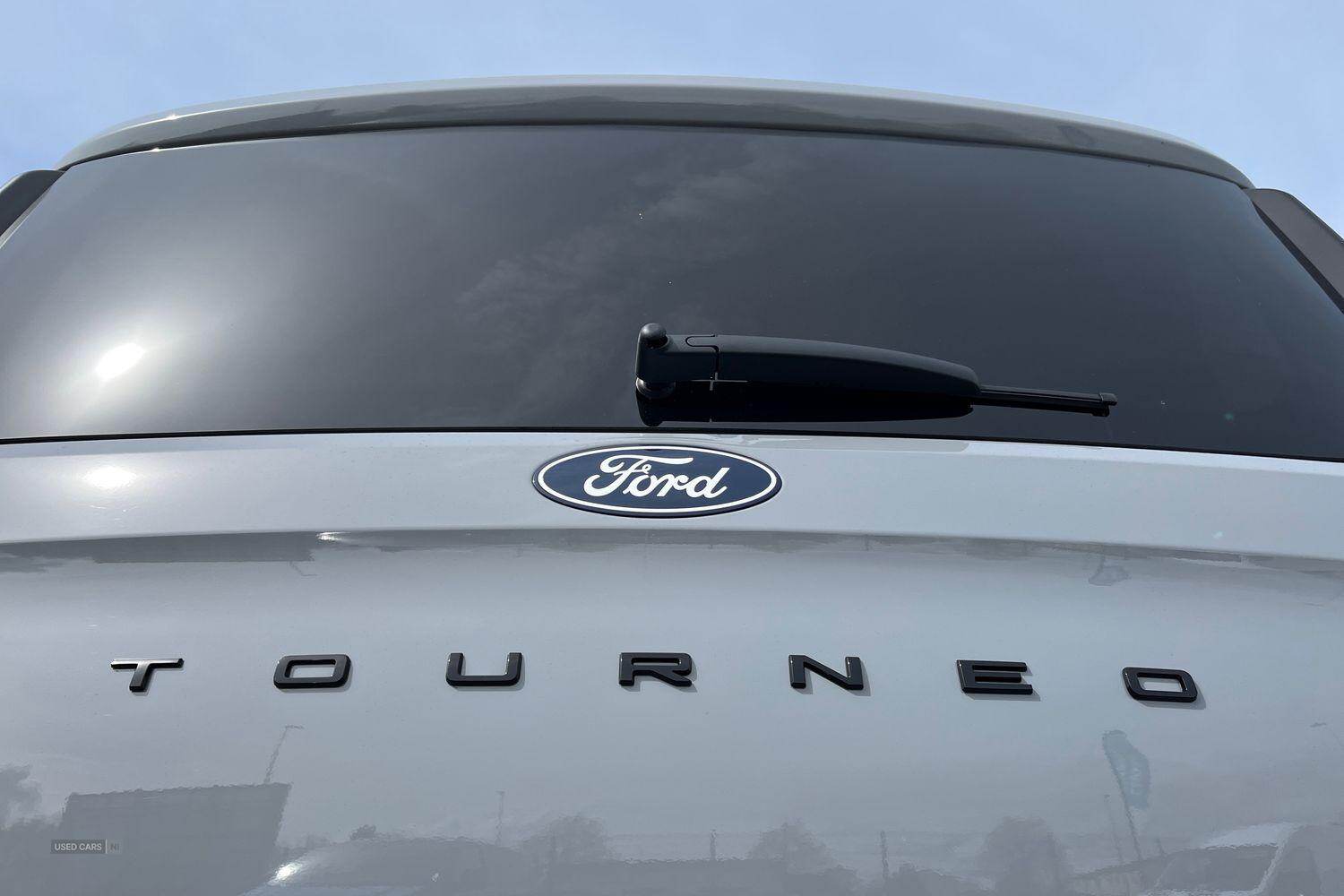 Ford E-TRANSIT TOURNEO CUSTOM 320 Titanium L1 SWB 8 Seat 65kWh 160kw 218PS BEV RWD Low Roof, REAR USB PORTS, IN STOCK