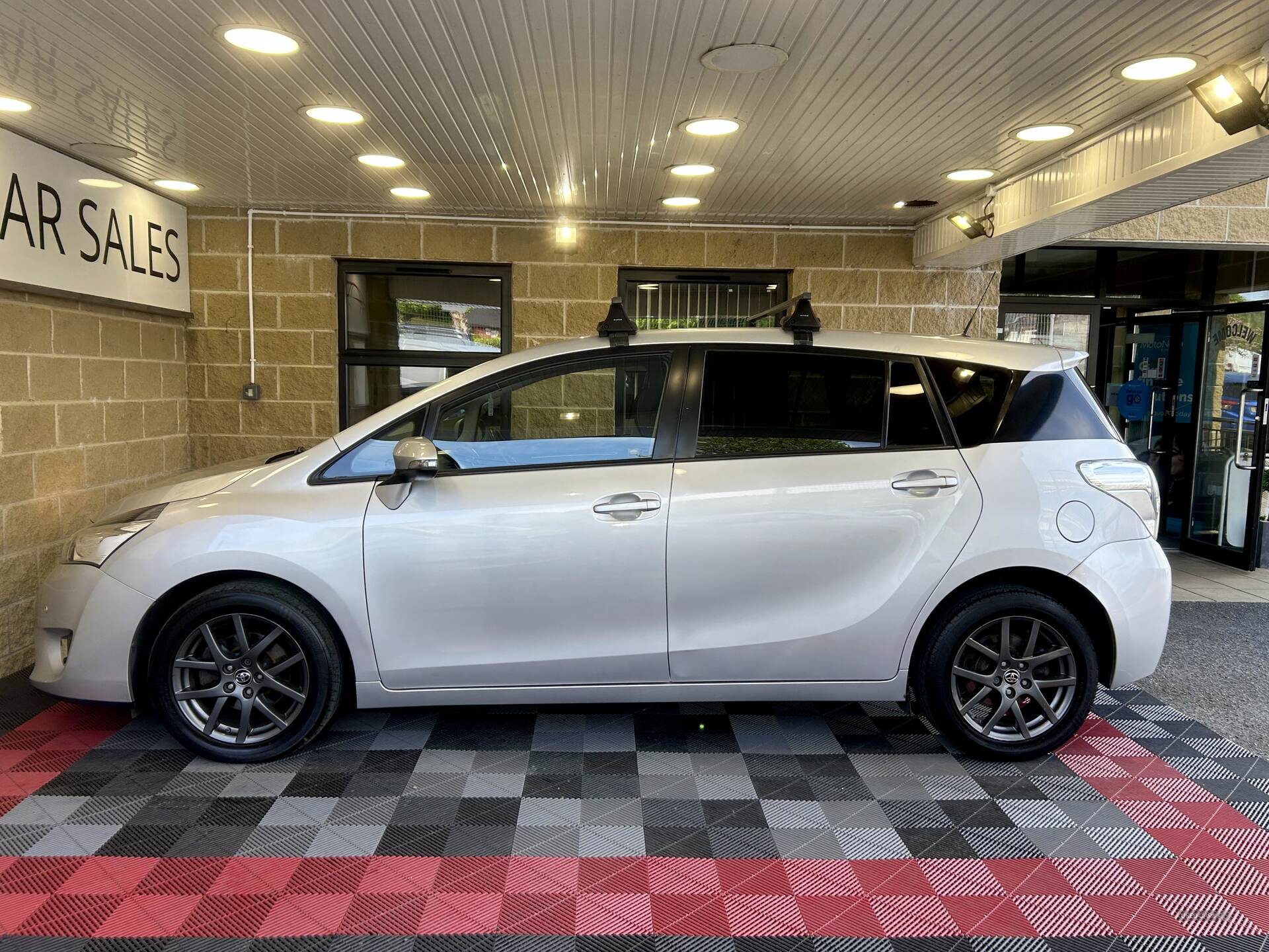 Jan 2016 Toyota Verso 1.6 D-4D Trend 5dr
