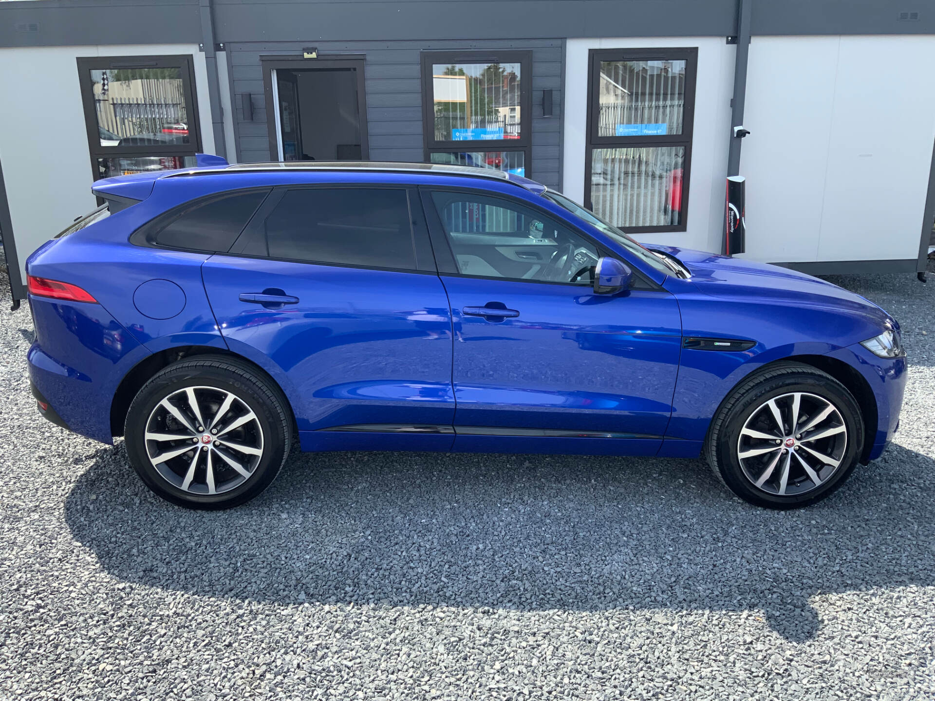 Oct 2017 Jaguar F-Pace 2.0d R-Sport 5dr Auto AWD