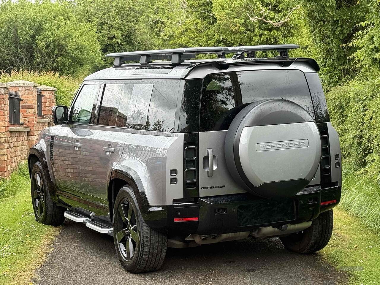 Apr 2021 Land Rover Defender 3.0 D250 SE 110 5dr Auto