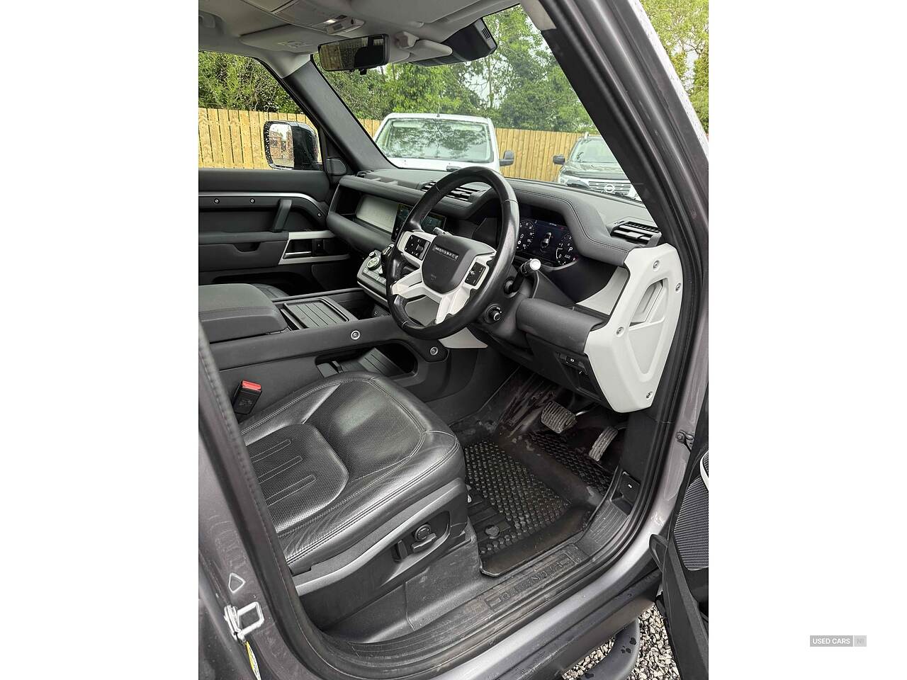 Apr 2021 Land Rover Defender 3.0 D250 SE 110 5dr Auto
