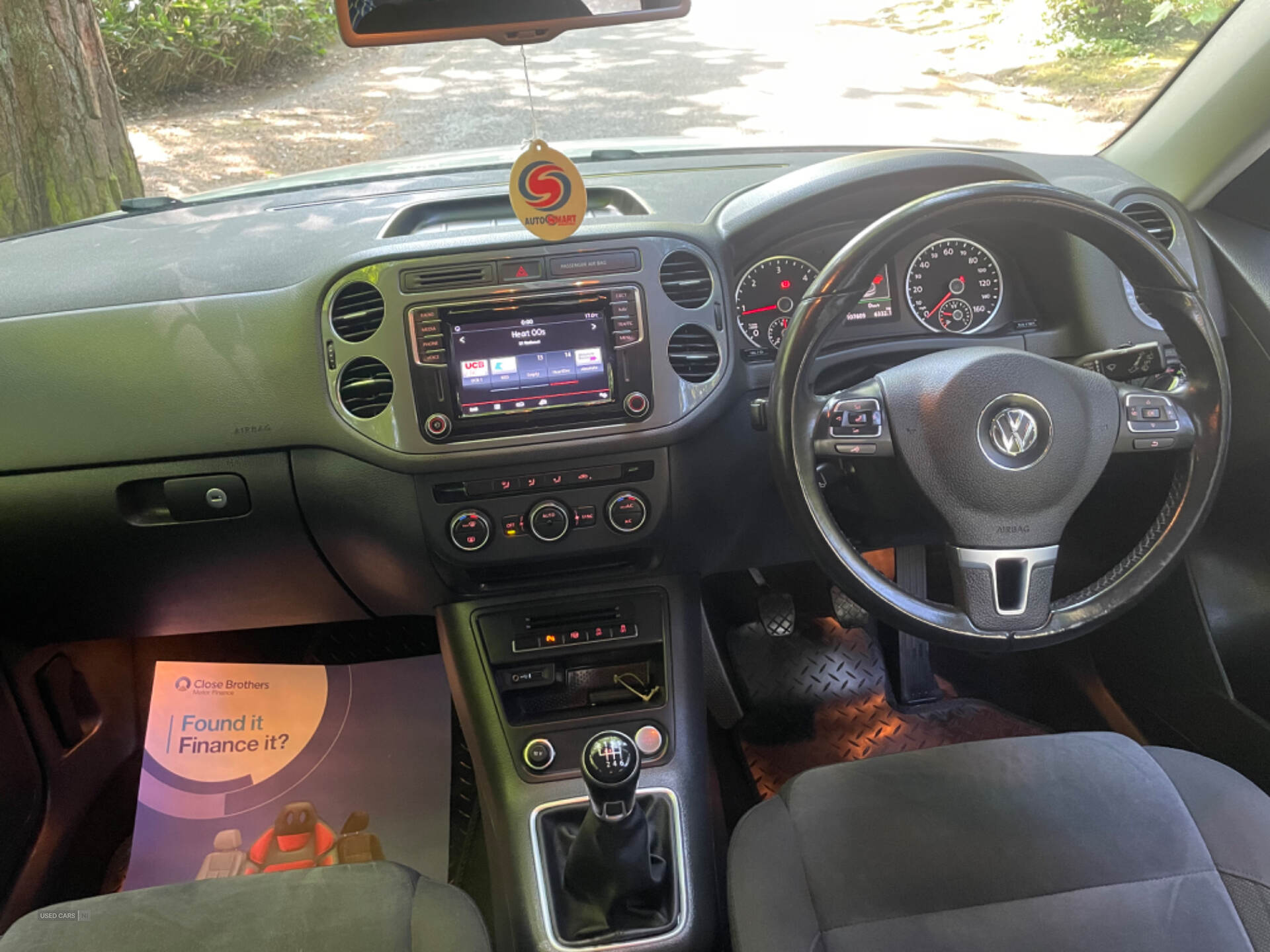Nov 2015 Volkswagen Tiguan 2.0 TDi BlueMotion Tech Match Edition 150 5dr 2WD