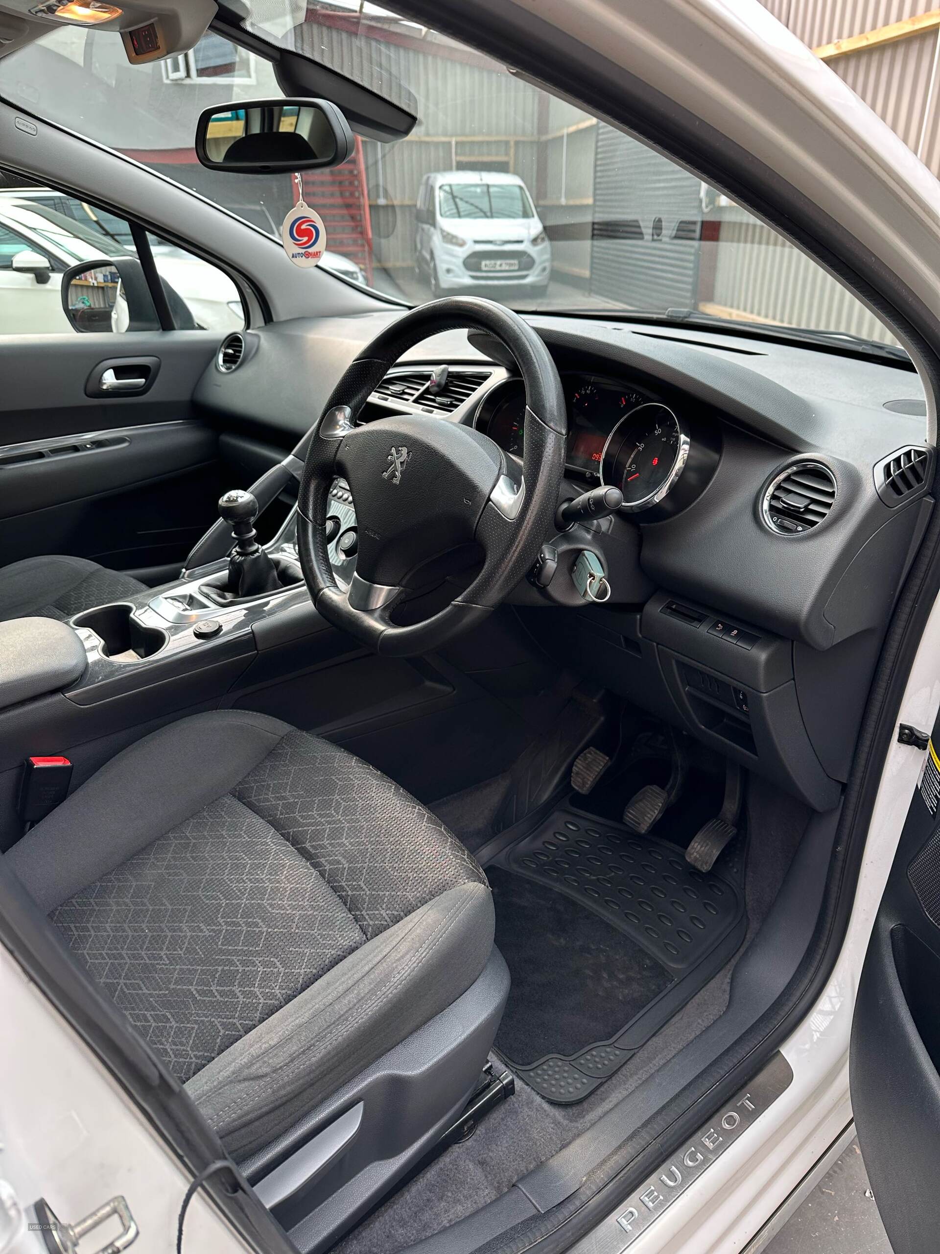 Nov 2015 Peugeot 3008 1.6 HDi Active 5dr