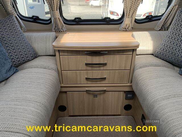 2018 Coachman Kimberley 545/4, Fixed Island Bed, Separate Shower