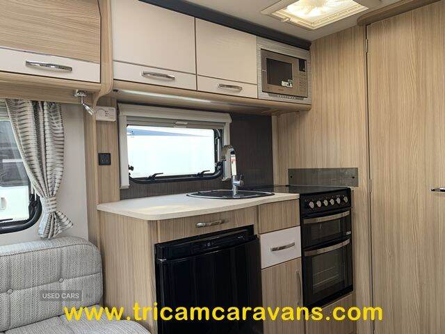 2018 Coachman Kimberley 545/4, Fixed Island Bed, Separate Shower