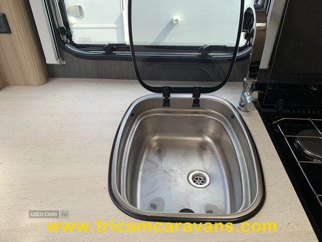 2018 Coachman Kimberley 545/4, Fixed Island Bed, Separate Shower