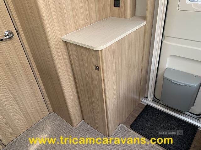 2018 Coachman Kimberley 545/4, Fixed Island Bed, Separate Shower