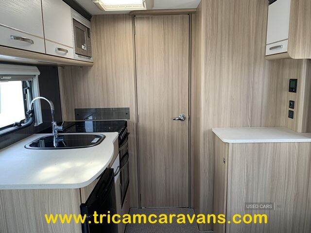 2018 Coachman Kimberley 545/4, Fixed Island Bed, Separate Shower
