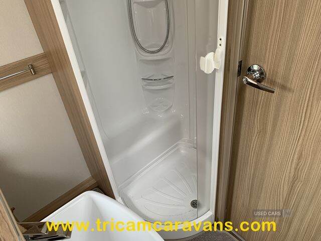 2018 Coachman Kimberley 545/4, Fixed Island Bed, Separate Shower