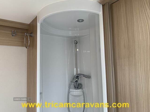 2018 Coachman Kimberley 545/4, Fixed Island Bed, Separate Shower