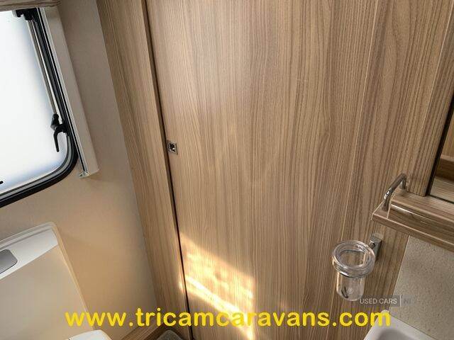 2018 Coachman Kimberley 545/4, Fixed Island Bed, Separate Shower