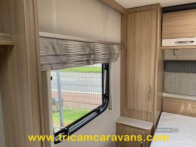 2018 Coachman Kimberley 545/4, Fixed Island Bed, Separate Shower