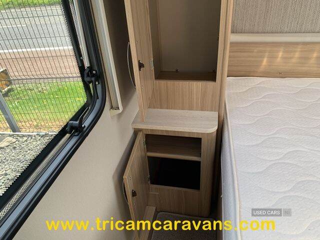 2018 Coachman Kimberley 545/4, Fixed Island Bed, Separate Shower