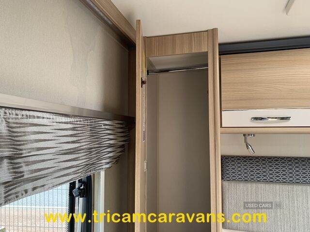 2018 Coachman Kimberley 545/4, Fixed Island Bed, Separate Shower