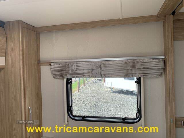 2018 Coachman Kimberley 545/4, Fixed Island Bed, Separate Shower