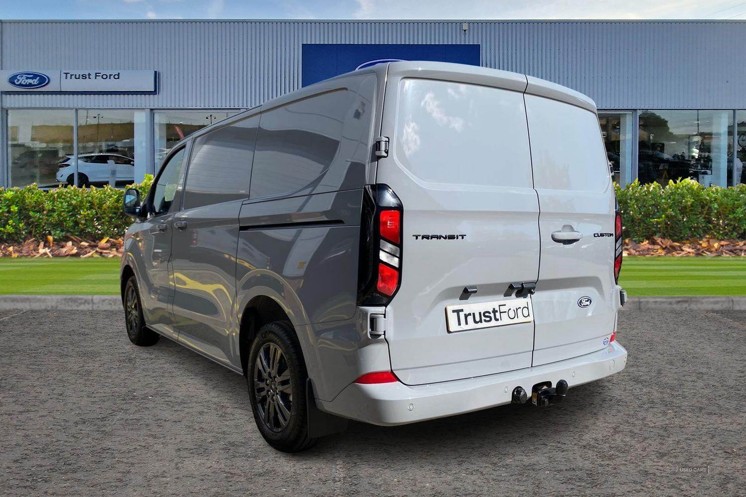 Ford Transit Custom 320 Limited L1 SWB FWD 2.0 EcoBlue 170ps AUTO Low Roof, INTEGRATED AND FOLDABLE ROOF RACK, FIXED TOW BAR