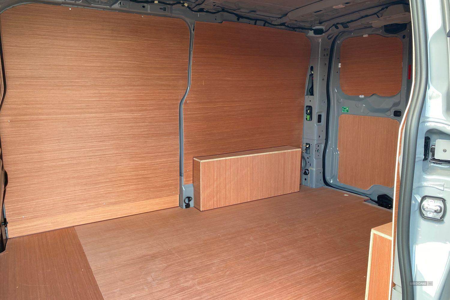 Ford Transit Custom 320 Limited L1 SWB FWD 2.0 EcoBlue 170ps AUTO Low Roof, INTEGRATED AND FOLDABLE ROOF RACK, FIXED TOW BAR