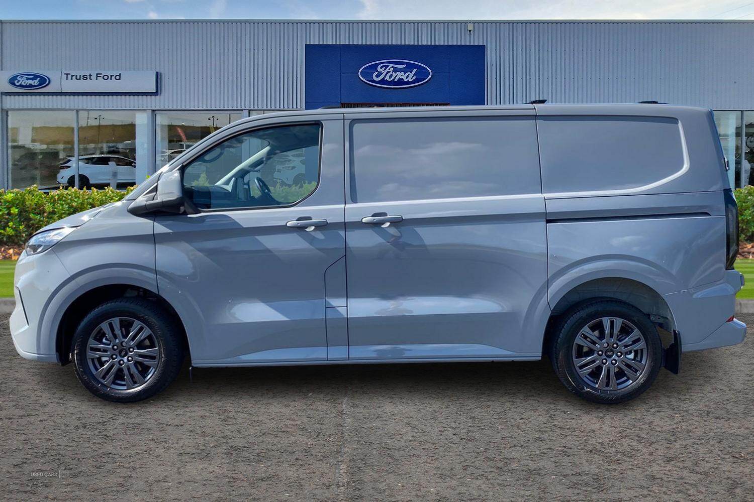 Ford Transit Custom 320 Limited L1 SWB FWD 2.0 EcoBlue 170ps AUTO Low Roof, INTEGRATED AND FOLDABLE ROOF RACK, FIXED TOW BAR