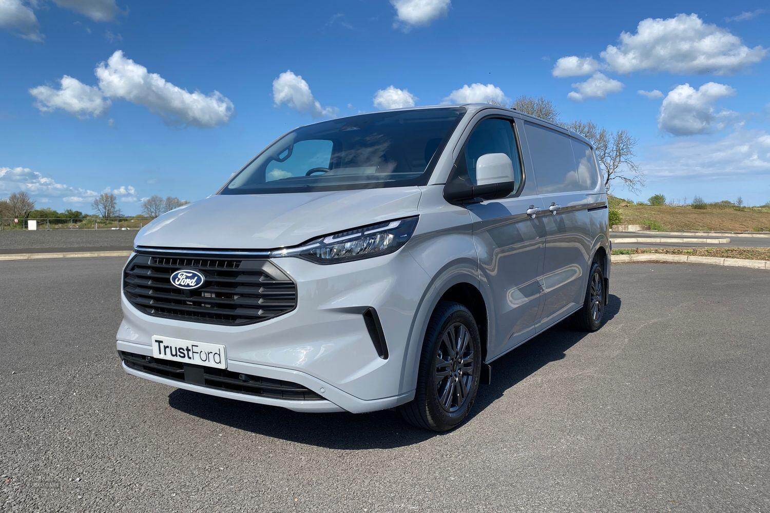 Ford Transit Custom 320 Limited L1 SWB FWD 2.0 EcoBlue 170ps AUTO Low Roof, INTEGRATED AND FOLDABLE ROOF RACK, FIXED TOW BAR
