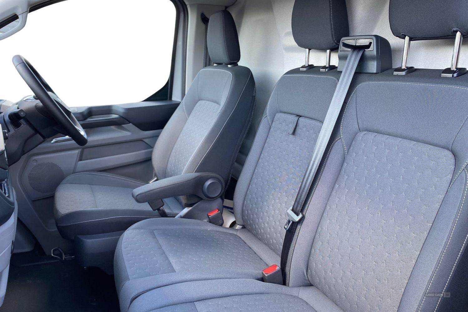 Ford Transit Custom 320 Limited L1 SWB FWD 2.0 EcoBlue 170ps AUTO Low Roof, INTEGRATED AND FOLDABLE ROOF RACK, FIXED TOW BAR