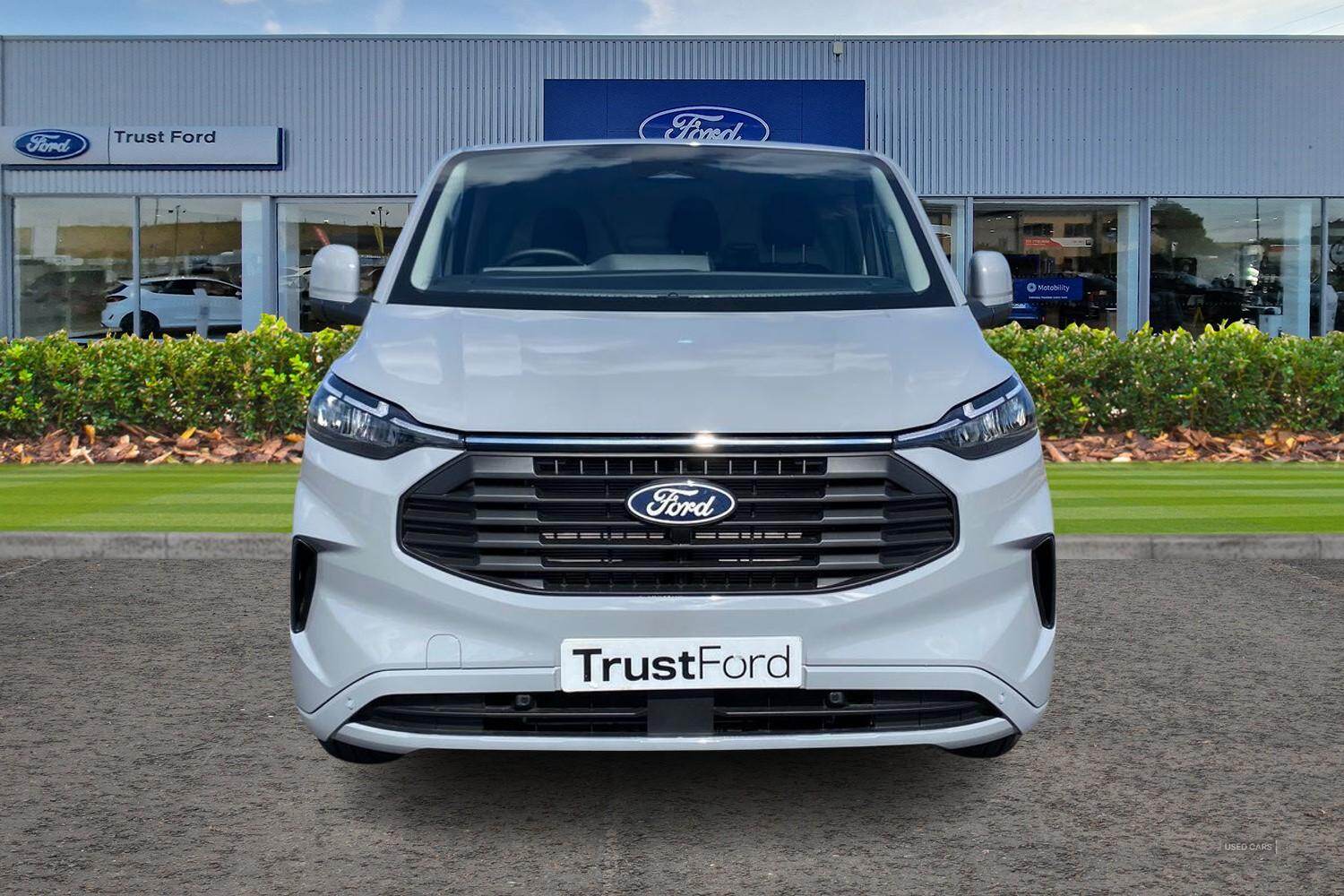 Ford Transit Custom 320 Limited L1 SWB FWD 2.0 EcoBlue 170ps AUTO Low Roof, INTEGRATED AND FOLDABLE ROOF RACK, FIXED TOW BAR